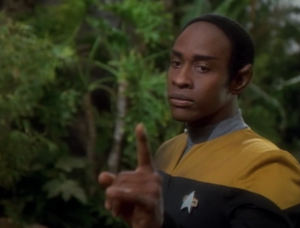 I really like the first 15 minutes of this episode. I like how Tuvok talks to the children like adults (until they start misbehaving). I also like how he explains Vulcans to them. 