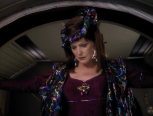 Lwaxana comes to the station