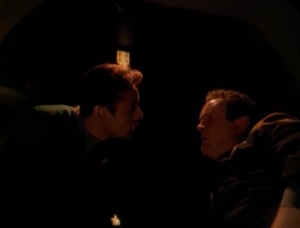 O'Brien runs into Bashir in the Jeffrey tubes. 
