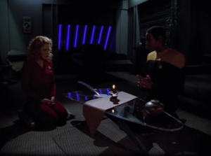 Tuvok helps Kes understand her new abilities 