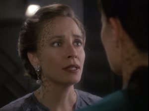 Dax asks Lenara to stay on the station with her, but Lenara says nah