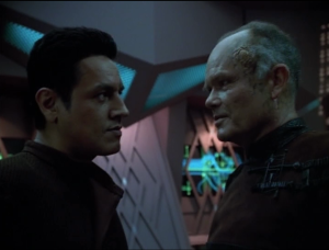 Annorax takes Chakotay under his wing with the offer to restore Voyager